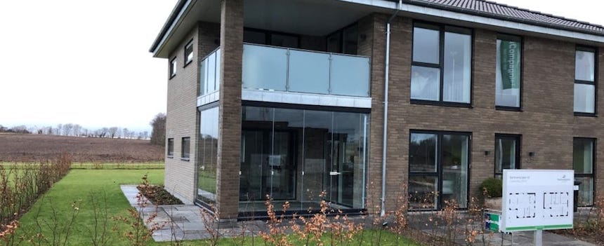 Rammeloesefoldeglas-odensen-alument-sikkerhedsglas2-3 Rammeloesefoldeglas på en terrasse